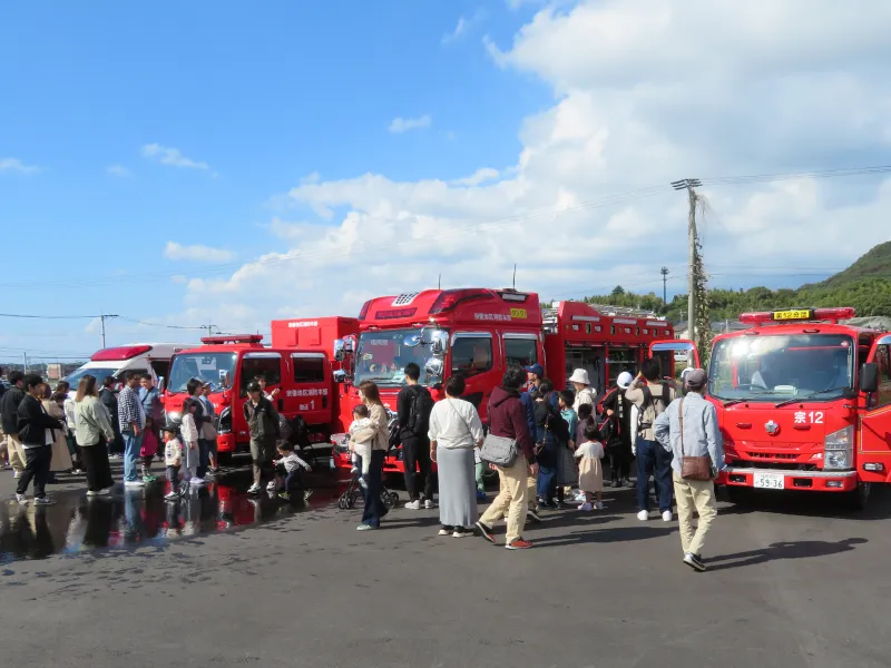 車両見学の様子